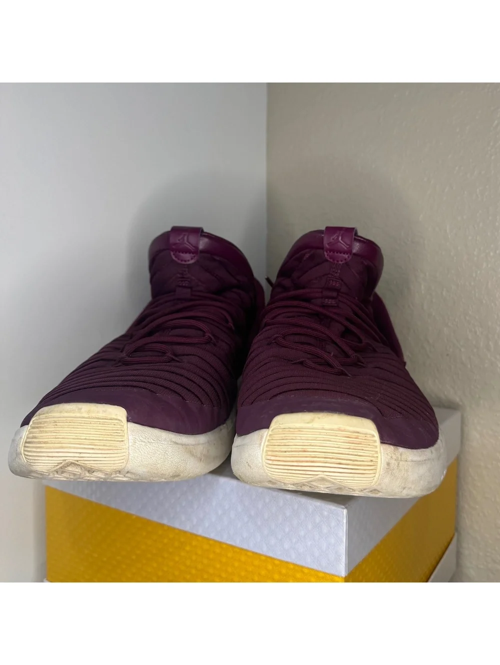 Jordan Jumpman Team II Burgundy White Men’s Size 13 Basketball Shoes 897998-637